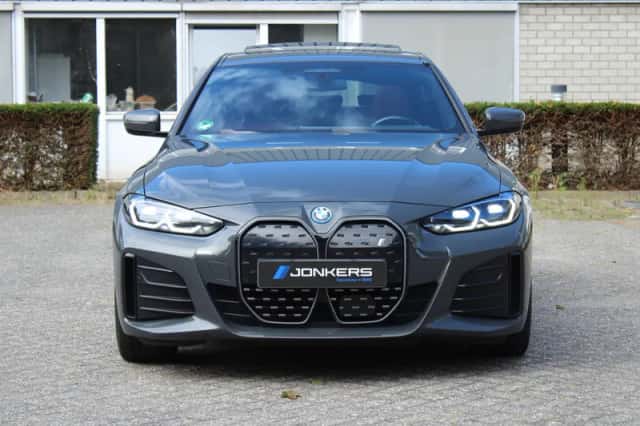BMW i4 (2022) thumbnail 3
