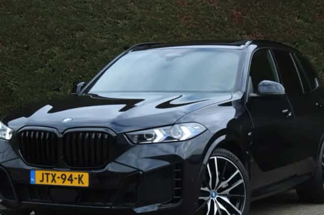 BMW X5 (2023) thumbnail 1
