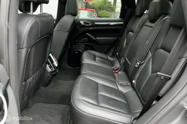 Porsche Cayenne (2017) thumbnail 12