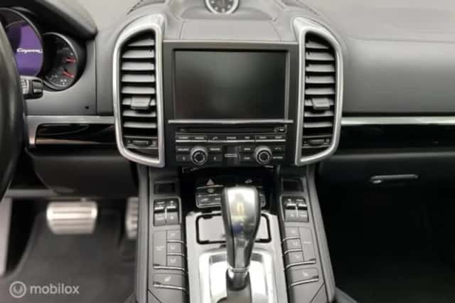 Porsche Cayenne (2017) thumbnail 13