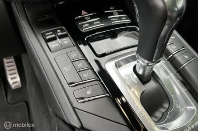 Porsche Cayenne (2017) thumbnail 15