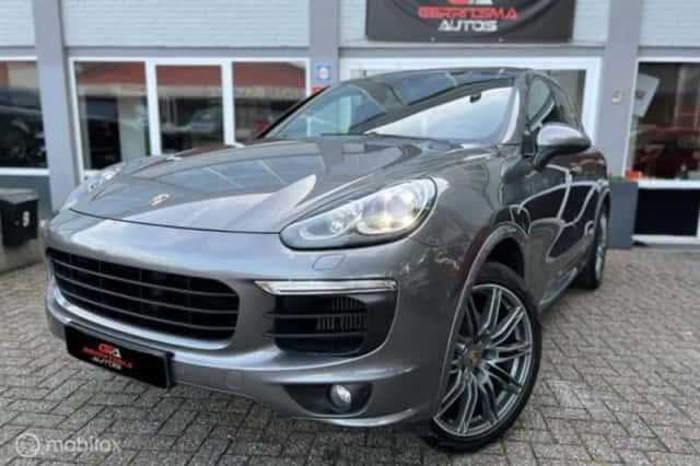Porsche Cayenne (2017) thumbnail 16