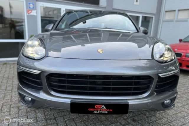 Porsche Cayenne (2017) thumbnail 22