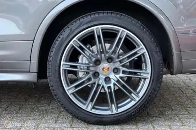 Porsche Cayenne (2017) thumbnail 24
