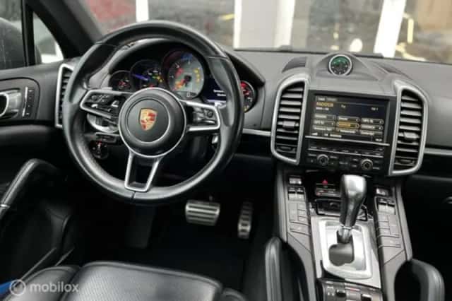Porsche Cayenne (2017) thumbnail 27