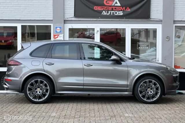 Porsche Cayenne (2017) thumbnail 4