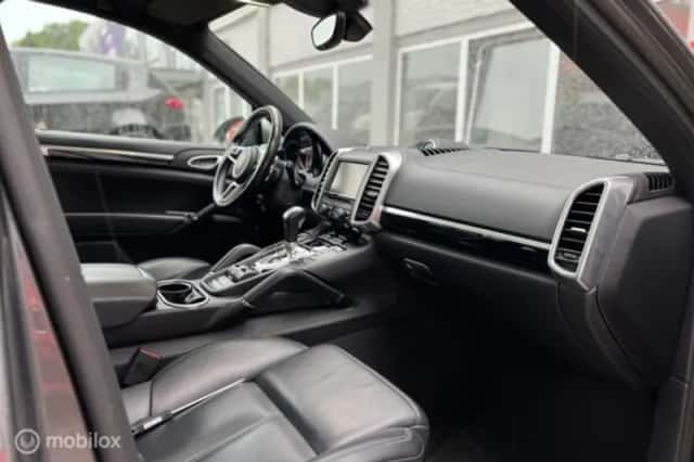 Porsche Cayenne (2017) thumbnail 31