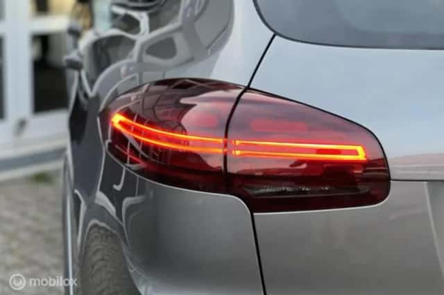 Porsche Cayenne (2017) thumbnail 37