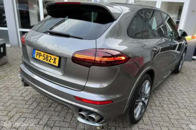 Porsche Cayenne (2017) thumbnail 41
