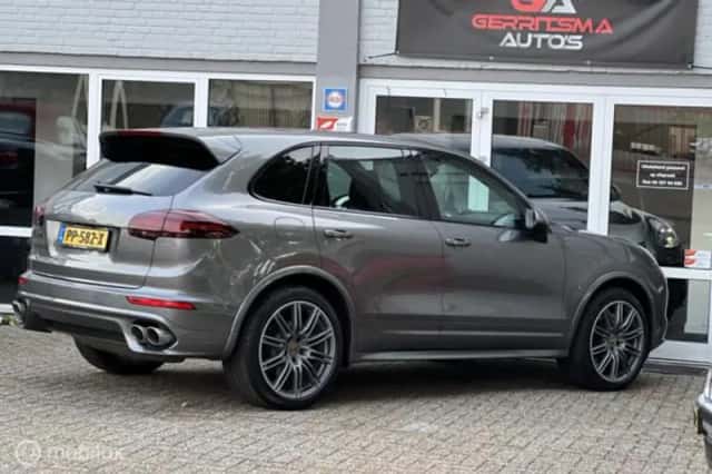 Porsche Cayenne (2017) thumbnail 42