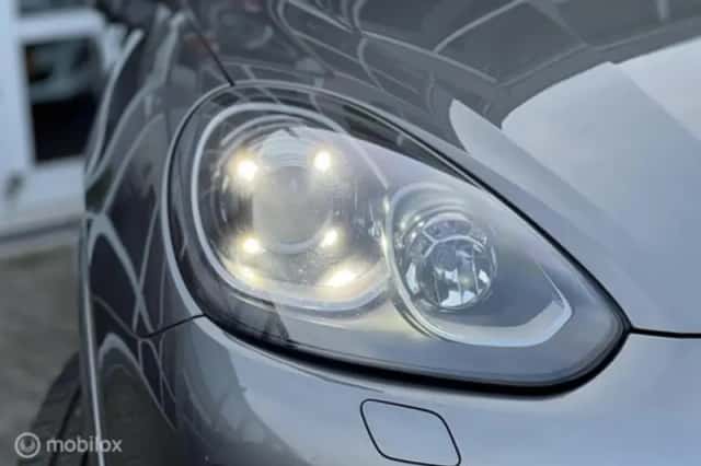 Porsche Cayenne (2017) thumbnail 44