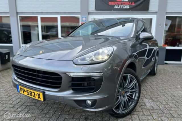 Porsche Cayenne (2017) thumbnail 46