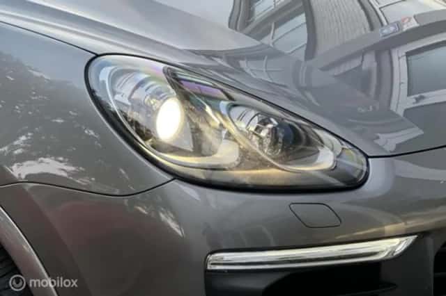 Porsche Cayenne (2017) thumbnail 47