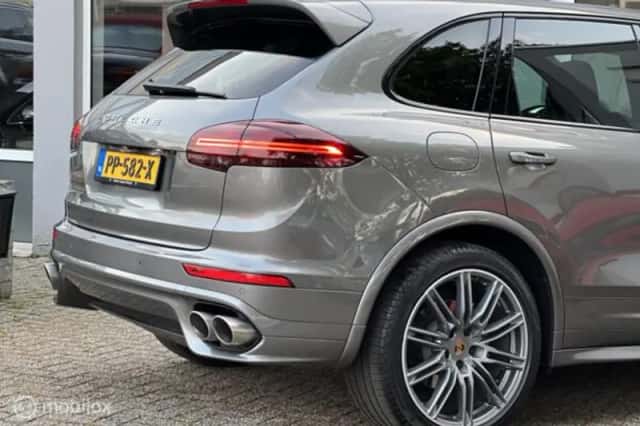 Porsche Cayenne (2017) thumbnail 48