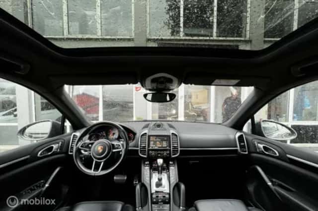Porsche Cayenne (2017) thumbnail 7