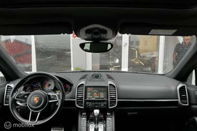 Porsche Cayenne (2017) thumbnail 8