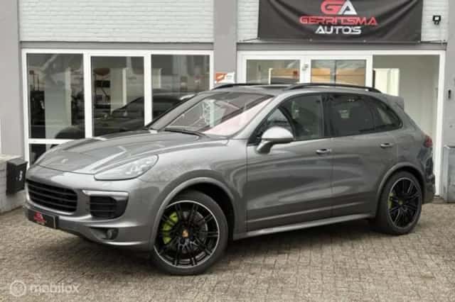 Porsche Cayenne (2015) thumbnail 2