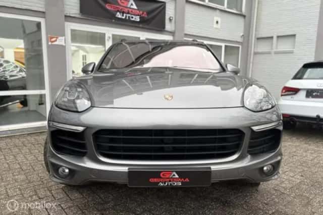Porsche Cayenne (2015) thumbnail 11