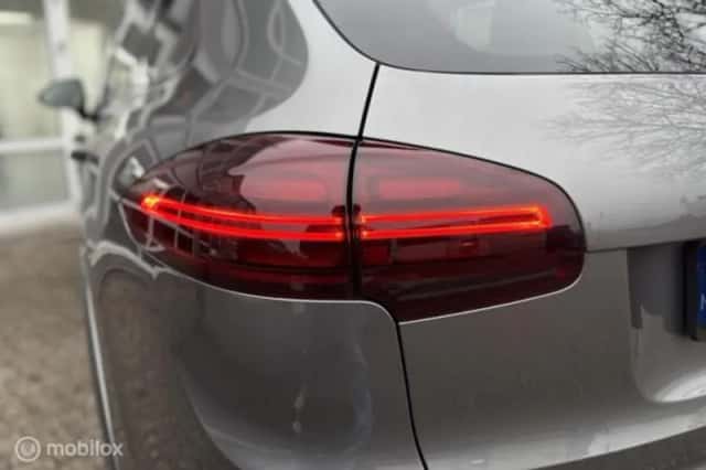 Porsche Cayenne (2015) thumbnail 15