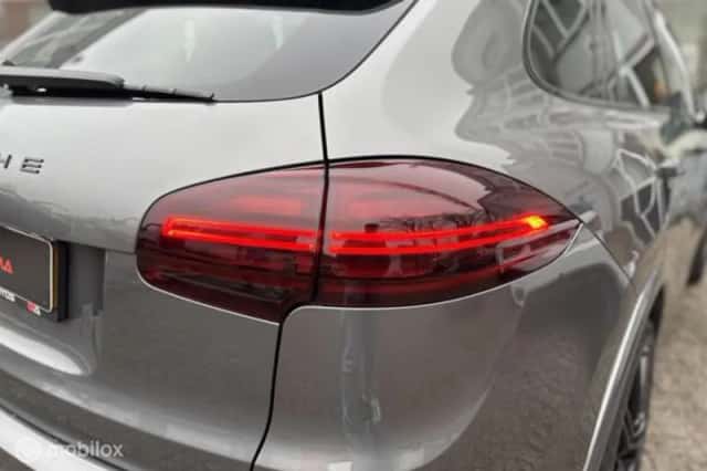 Porsche Cayenne (2015) thumbnail 16