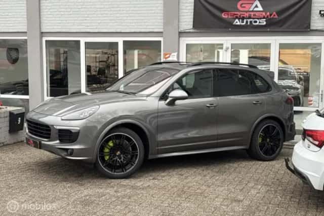 Porsche Cayenne (2015) thumbnail 3