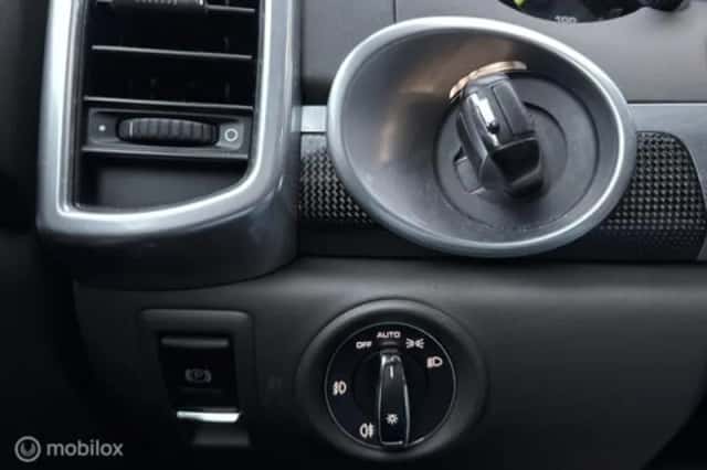 Porsche Cayenne (2015) thumbnail 22