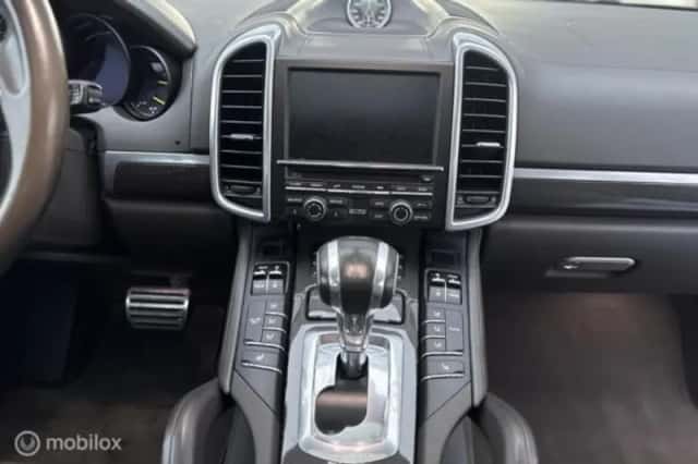 Porsche Cayenne (2015) thumbnail 23