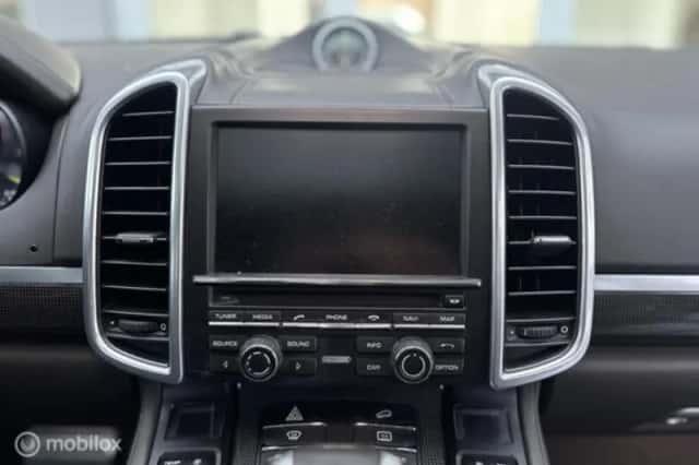 Porsche Cayenne (2015) thumbnail 24