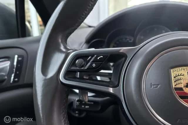 Porsche Cayenne (2015) thumbnail 25