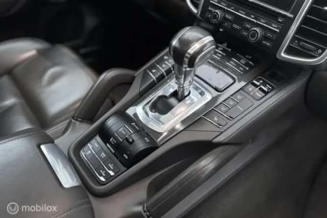 Porsche Cayenne (2015) thumbnail 28