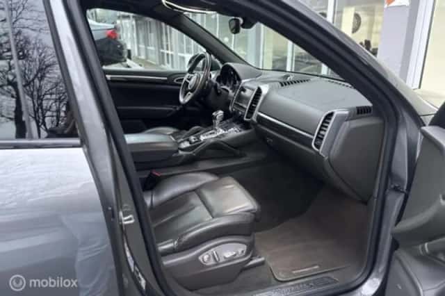 Porsche Cayenne (2015) thumbnail 29