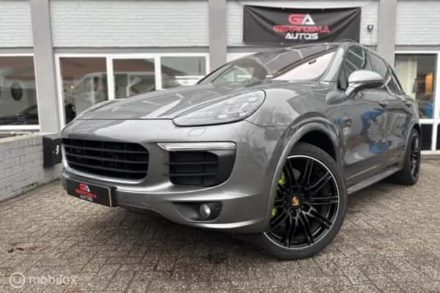 Porsche Cayenne (2015) thumbnail 4