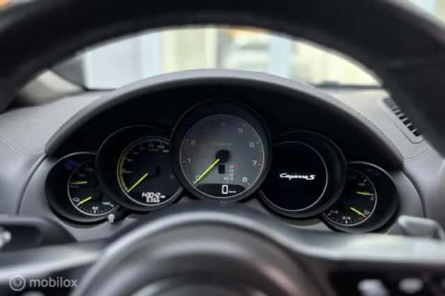 Porsche Cayenne (2015) thumbnail 31