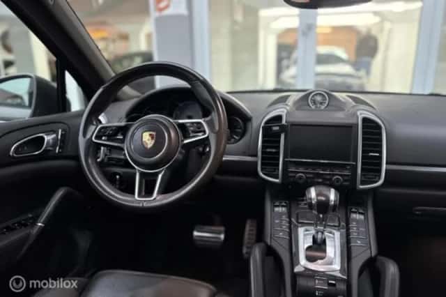 Porsche Cayenne (2015) thumbnail 33