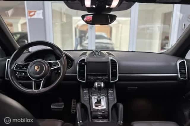 Porsche Cayenne (2015) thumbnail 34