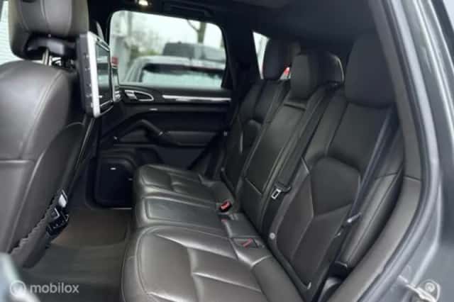 Porsche Cayenne (2015) thumbnail 35