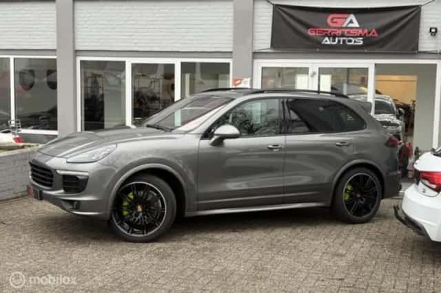 Porsche Cayenne (2015) thumbnail 5