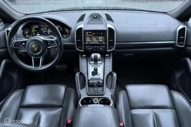 Porsche Cayenne (2015) thumbnail 47