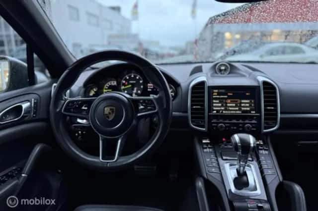 Porsche Cayenne (2015) thumbnail 48