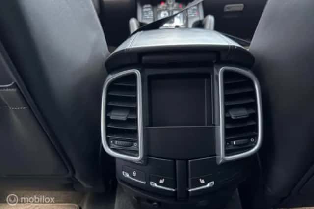 Porsche Cayenne (2015) thumbnail 49