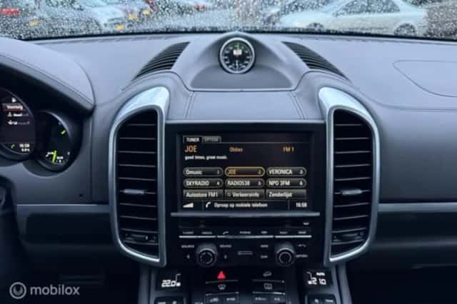 Porsche Cayenne (2015) thumbnail 51