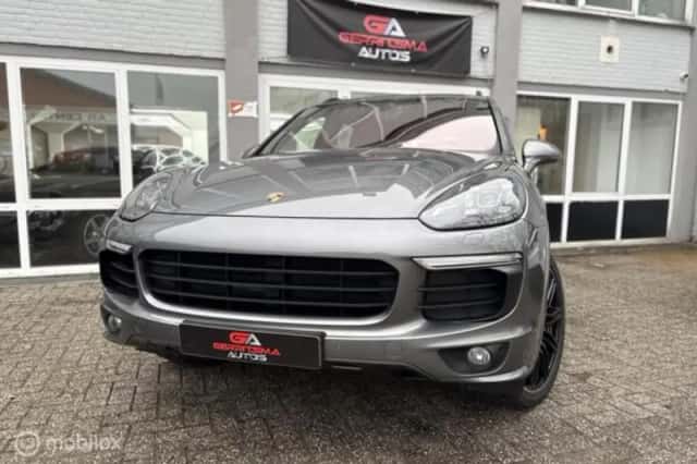 Porsche Cayenne (2015) thumbnail 56
