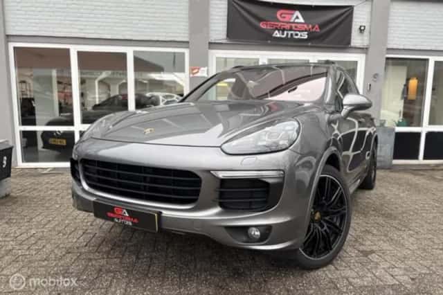 Porsche Cayenne (2015) thumbnail 57