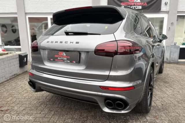 Porsche Cayenne (2015) thumbnail 10