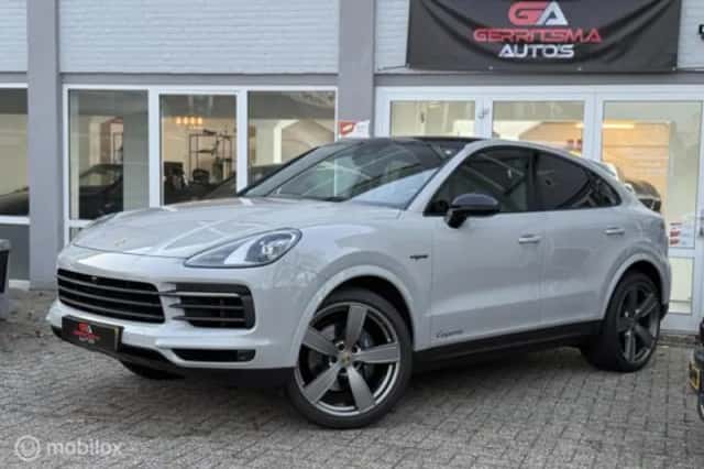 Porsche Cayenne (2023) thumbnail 2