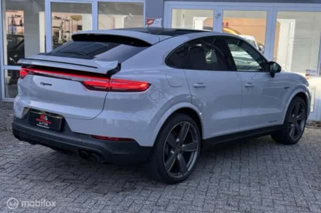 Porsche Cayenne (2023) thumbnail 11