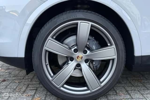 Porsche Cayenne (2023) thumbnail 14