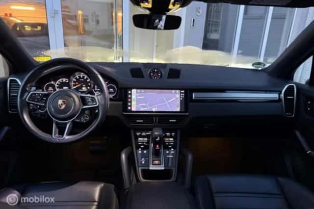 Porsche Cayenne (2023) thumbnail 18