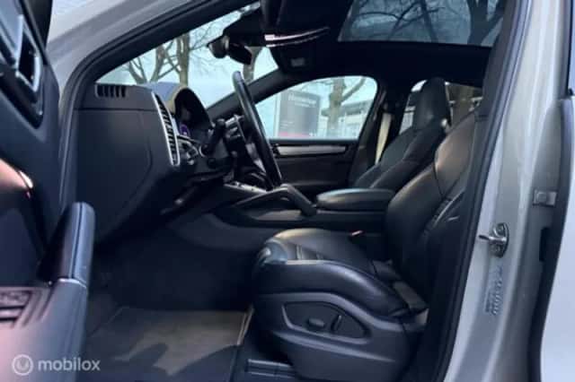 Porsche Cayenne (2023) thumbnail 21