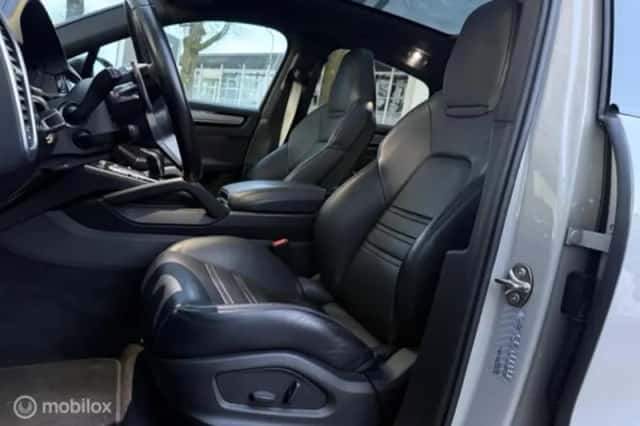 Porsche Cayenne (2023) thumbnail 22